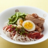 トマトだれそうめん　鶏肉とゆで卵の梅煮添え