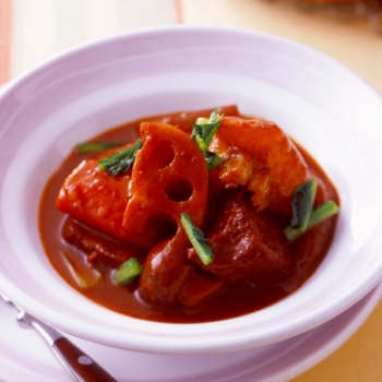 根菜と牛もも肉のみそ風味赤ワイン煮