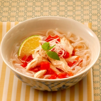 鶏とトマトのフォー
