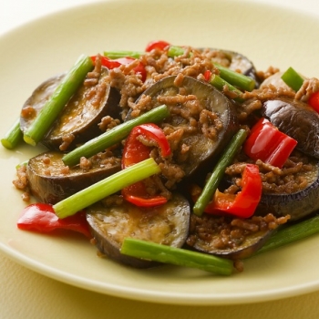 なすとにんにくの芽のひき肉炒め